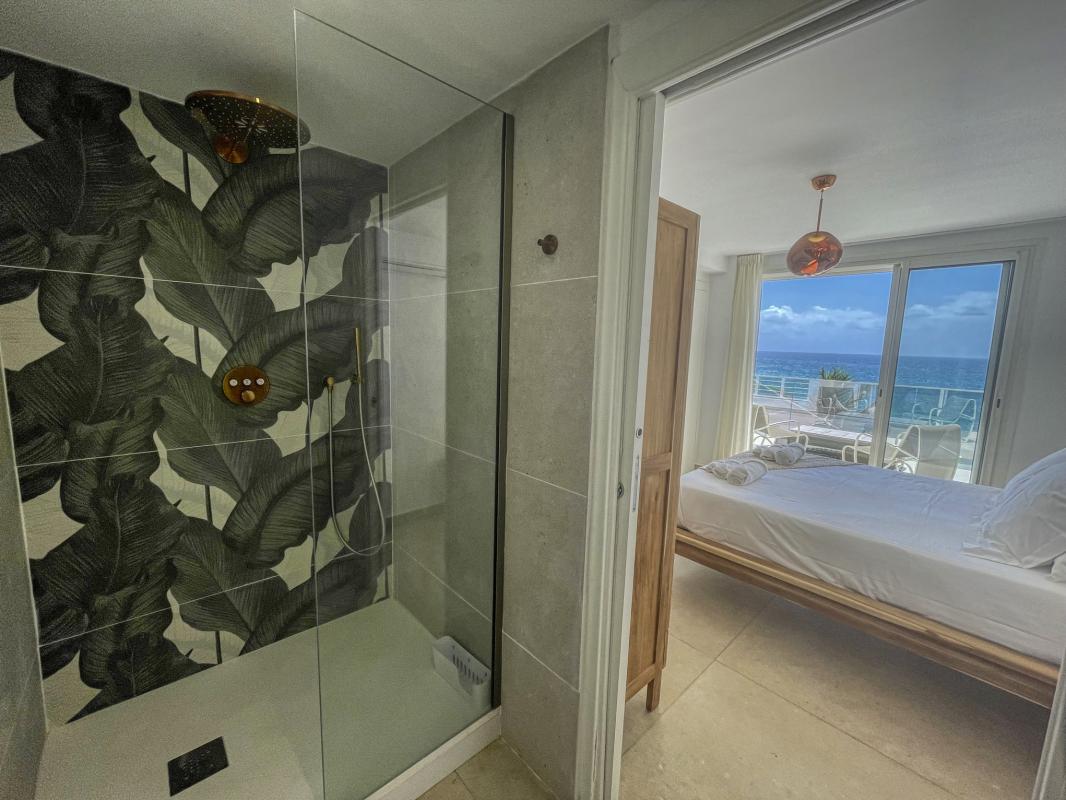29 Location villa piscine vue mer ilet Gosier Guadeloupe_sdb 1